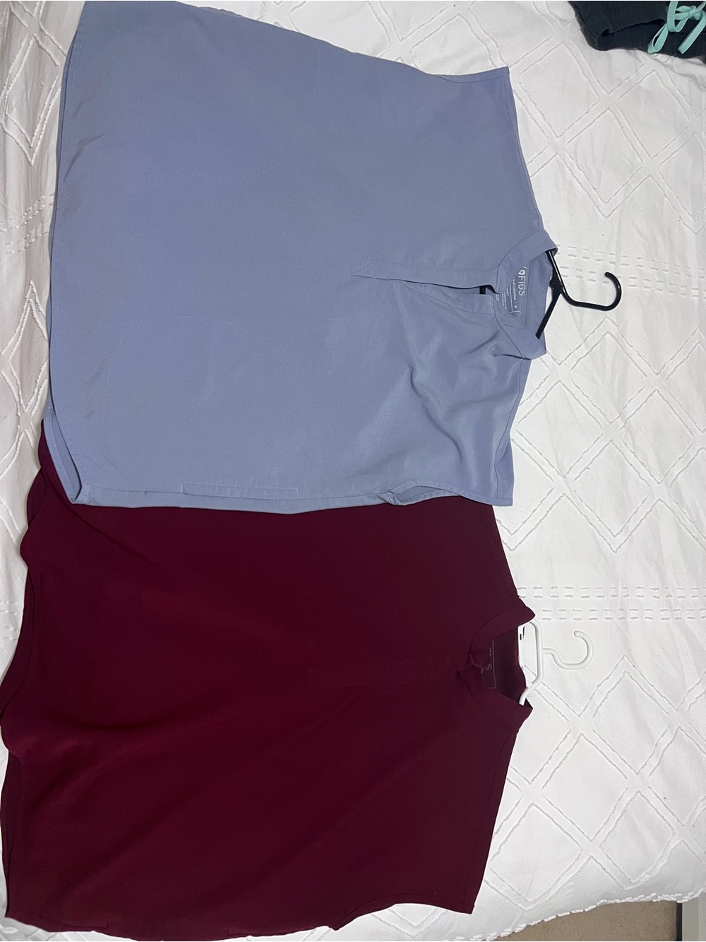 Figs Rafaela’s in Burgundy and Heather blue size M
